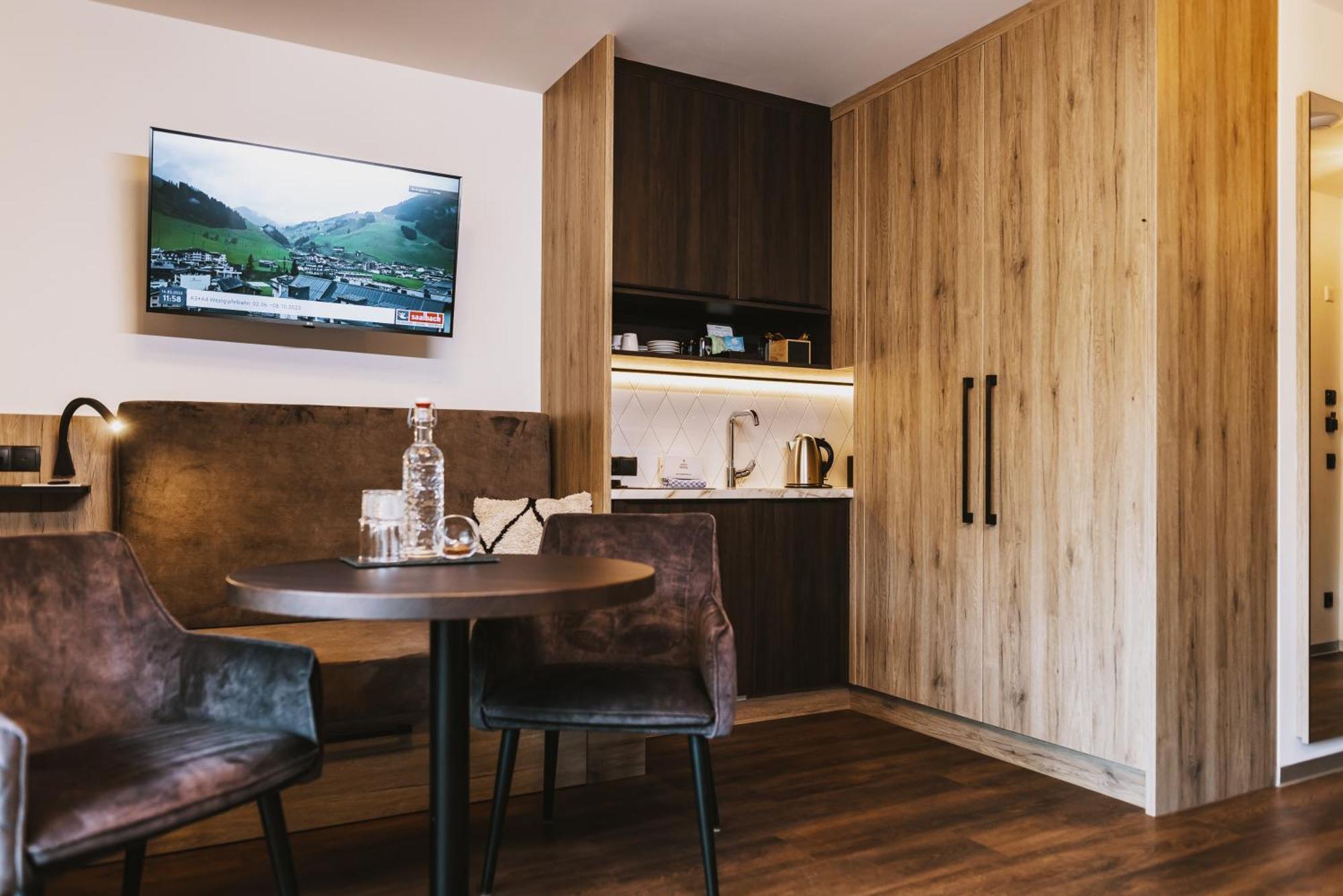 Glemm By Avenida Superior Hotel & Residences Saalbach-Hinterglemm Quarto foto